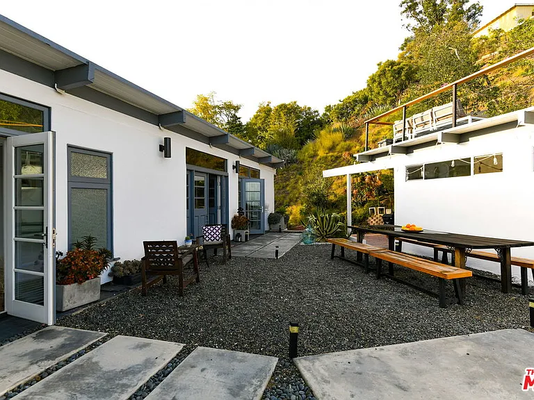 7107 Pacific View Dr — Photo 29