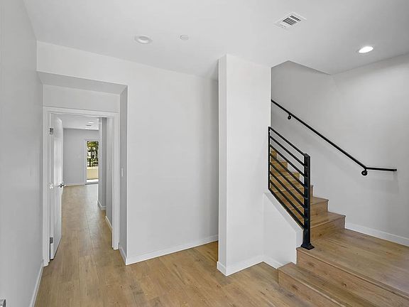 4th image of 5126 Riverton Ave #5126