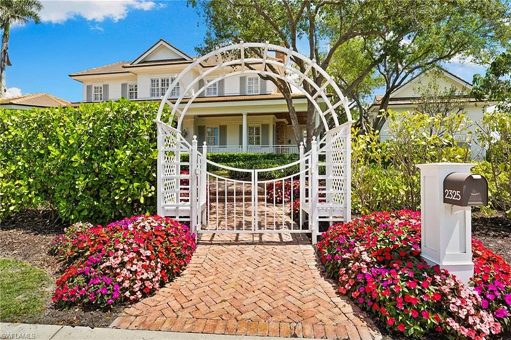 6 bed, 6.5 bath, 6940 sqft, $55,000 — Photo 3