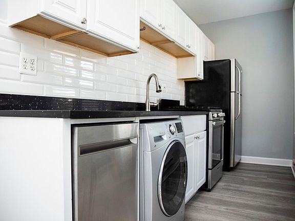 2nd image of 915 W Waveland Ave #20A
