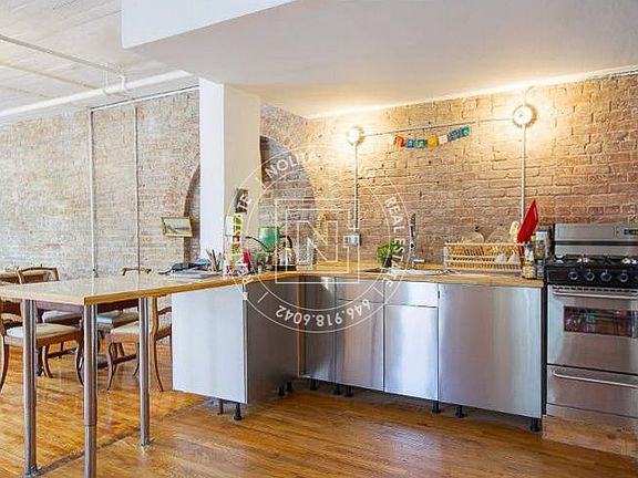 4th image of 138 Mulberry St APT 5A3