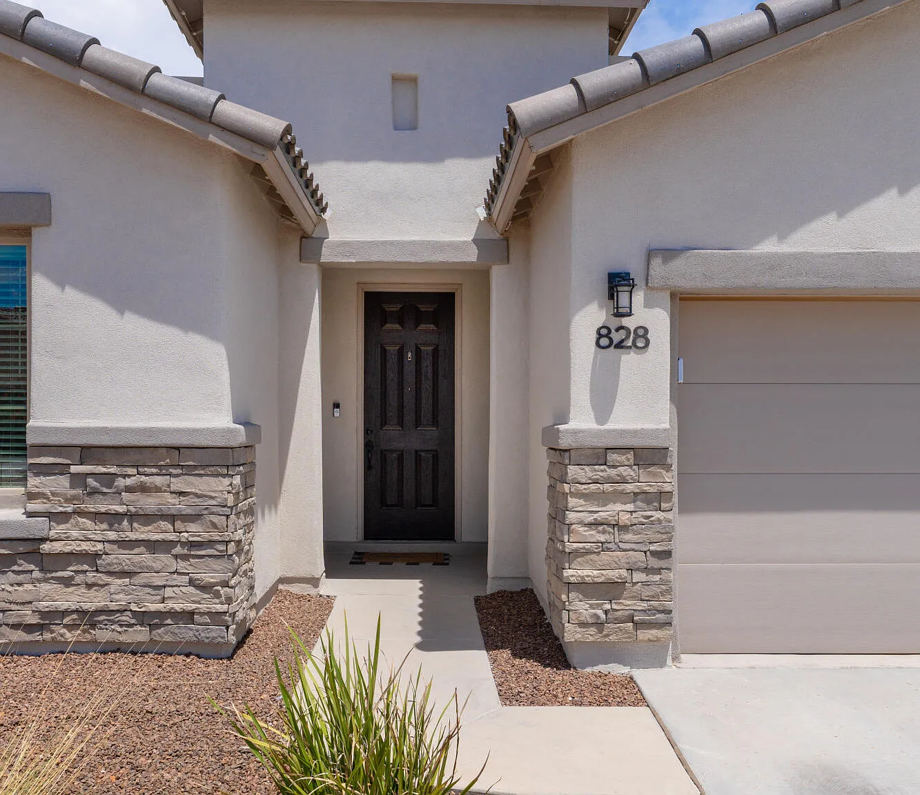 4 bed, 2.0 bath, 1744 sqft, $2,100 — Photo 2