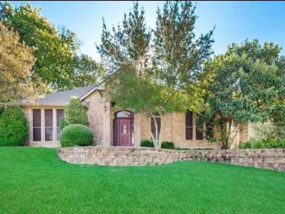 1st image of 33 Lakeway Dr