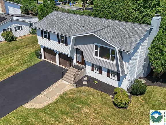 2nd image of 1925 Maria Ln