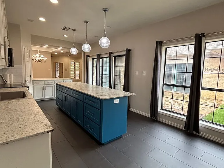5026 Bellaire Dr S — Photo 32