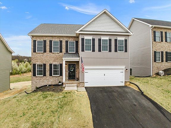 3rd image of 980 Holland Loop NW