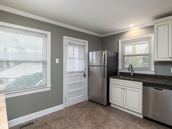 5th image of 407 Crestwood Dr