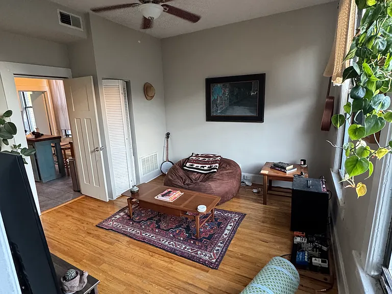 1449 N Artesian Ave #2F — Photo 4