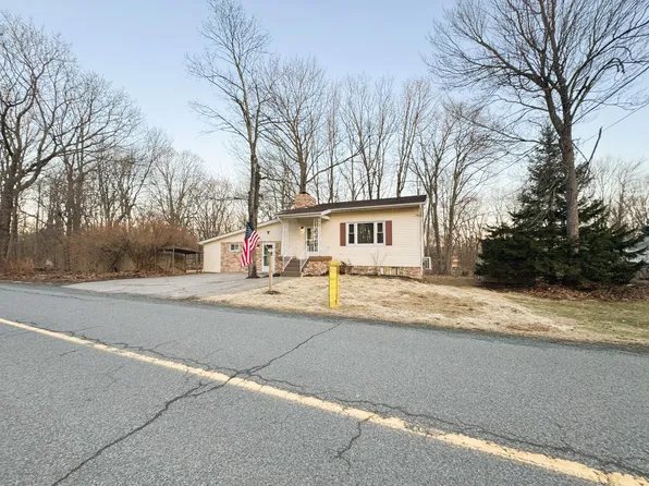 1262 Lexington Ave, Pocono Summit, PA 18346