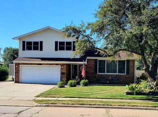1933 W 36th St, Davenport, IA 52806