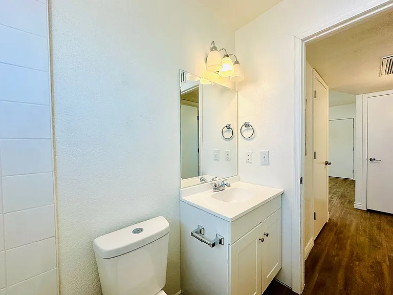 4424 Bellevue Newly Renovated Apartments with All Appliances Included! — Photo 30