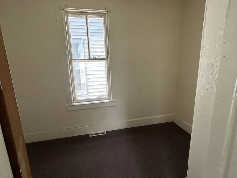 2121 W Brown St — Photo 13