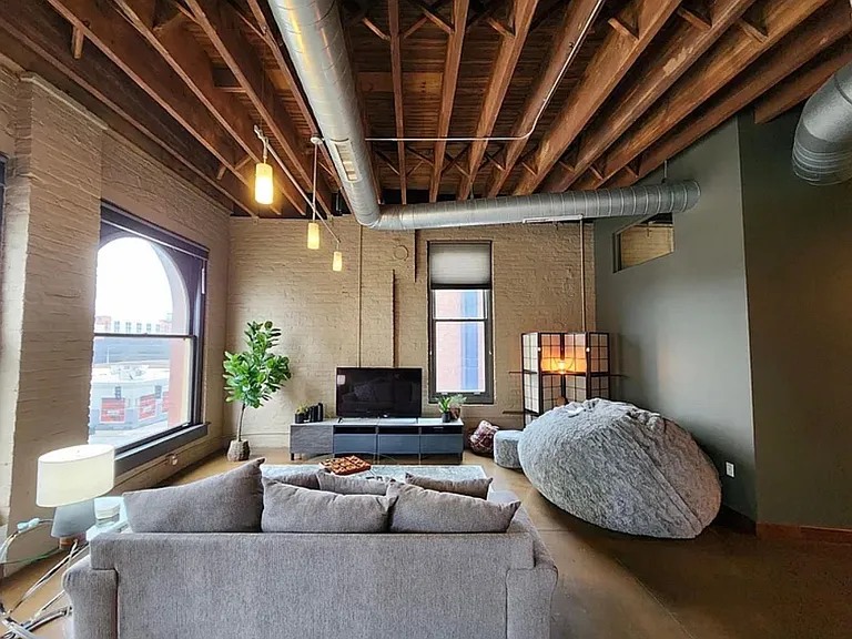 309 E Market St #313 — Photo 9
