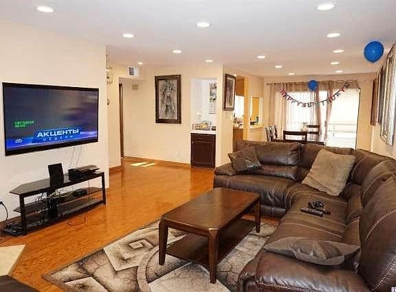 2nd image of 605 Glenmore Blvd