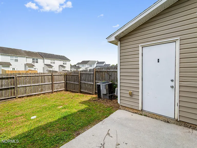 103 Pinegrove Ct — Photo 14
