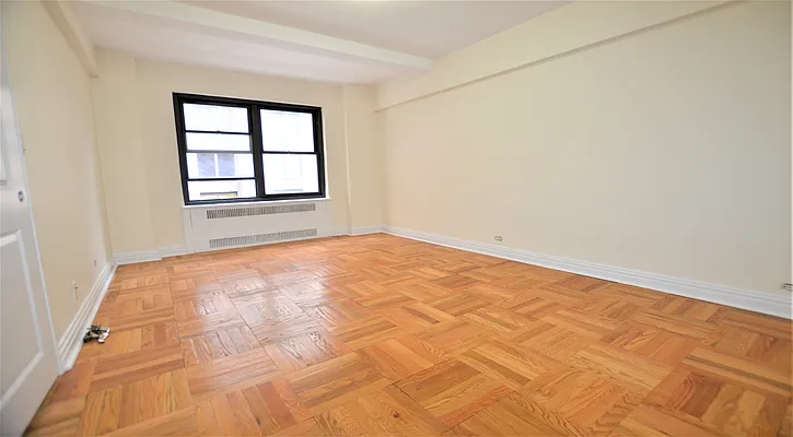 Rented by Manhattan Realty Group | media 14