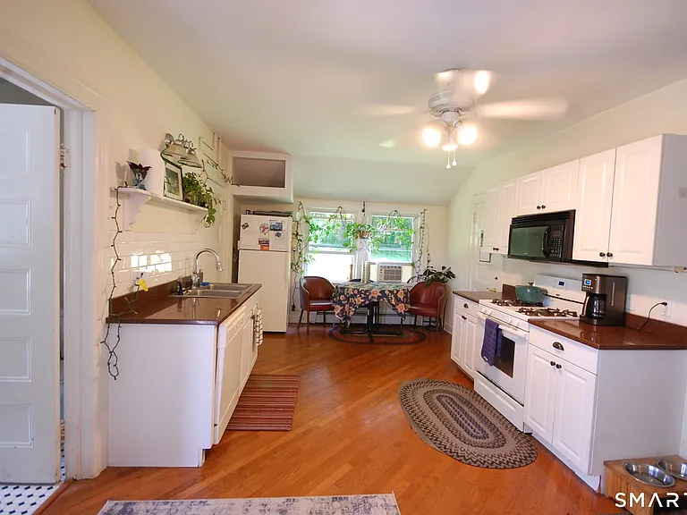33 Barry Ave #1 — Photo 4