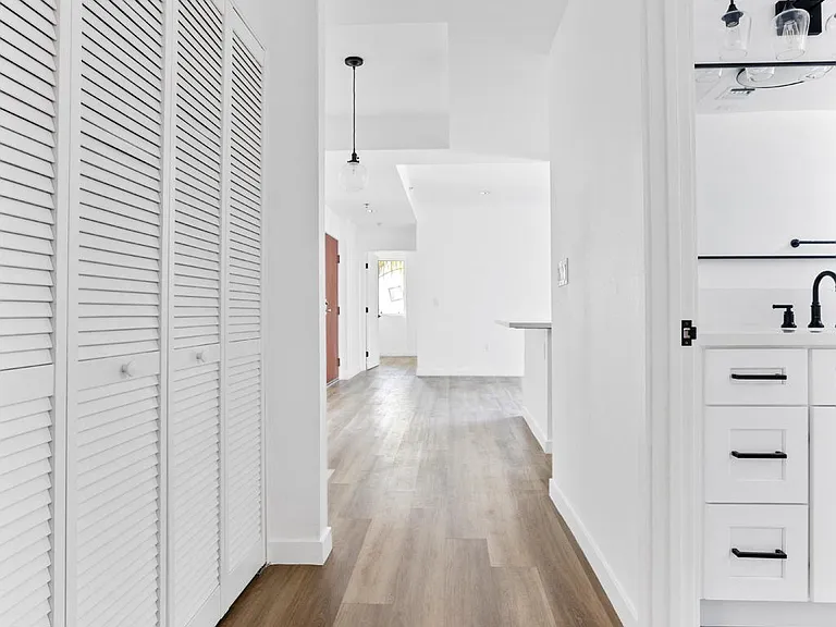 900 S Harvard Blvd #201 — Photo 12