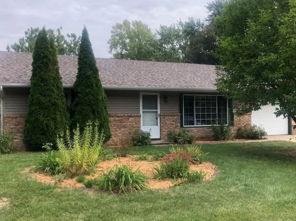 902 Maplepark Dr, Champaign, IL 61821