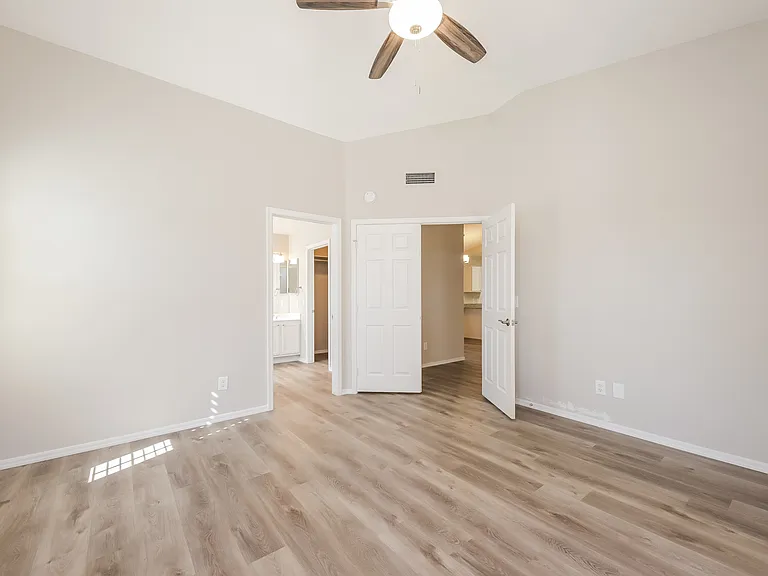 7549 W Kerry Ln — Photo 9