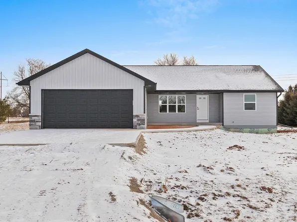 8488 Brynmor Ln, Larsen, WI 54947