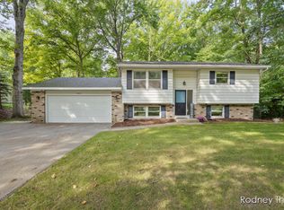 18447 148th Ave, Spring Lake, MI 49456