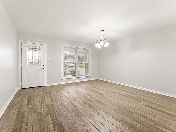 5th image of 15410 Tiger Bend Rd