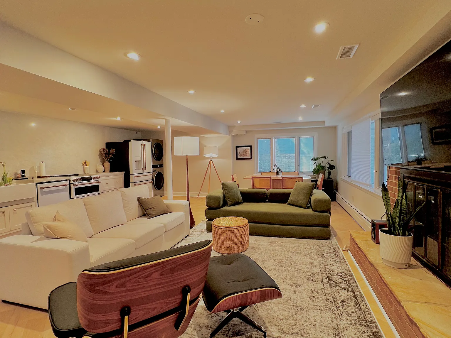 2 bed, 1200 sqft, $5,890 — Photo 4