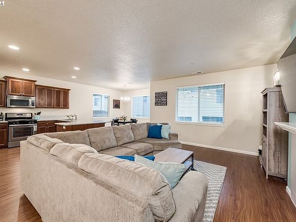 5th image of 3016 NE 74th St
