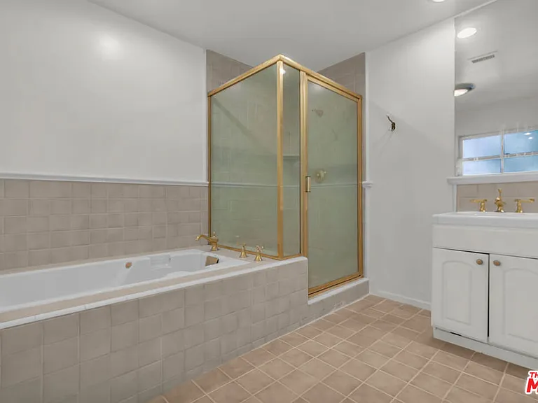 9322 Lasaine Ave — Photo 33