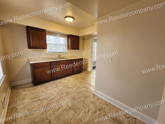 3rd image of 4135 Grace St