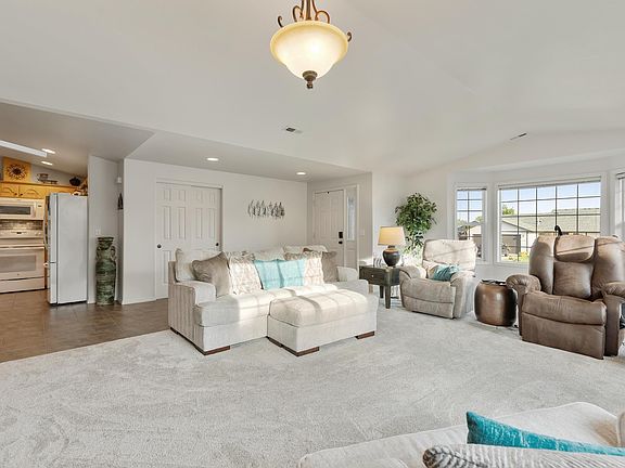 3rd image of 8707 Desoto Dr