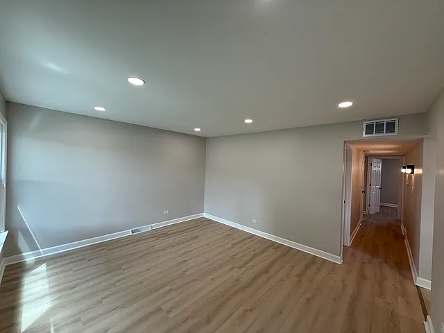 3 bed, 1255 sqft, $2,850 — Photo 3