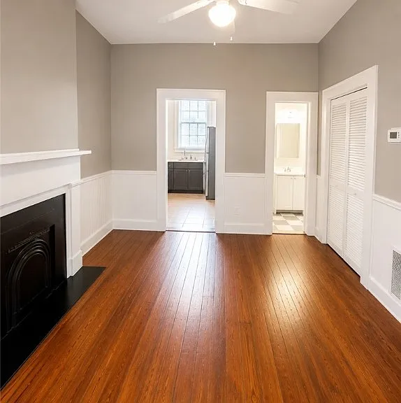 114 W Henry St #A — Photo 2