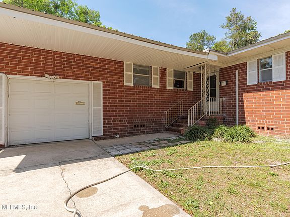 3rd image of 720 BORDEAU Avenue W