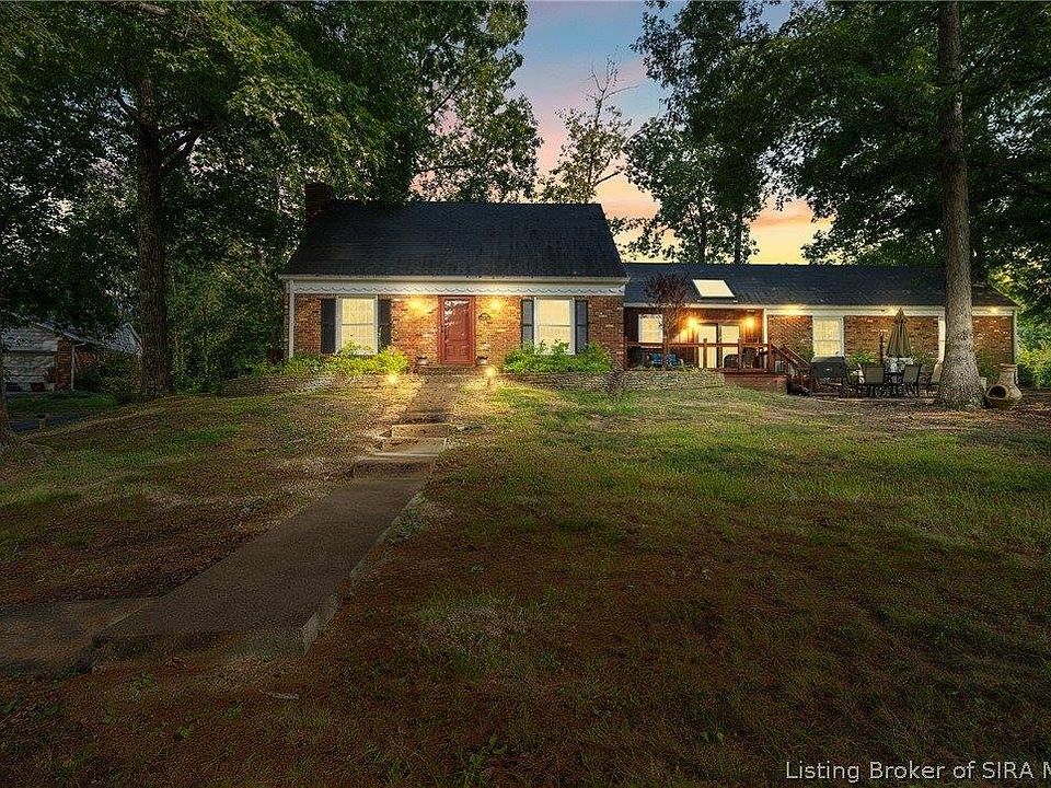 1st image of 8410 Woodland Rd