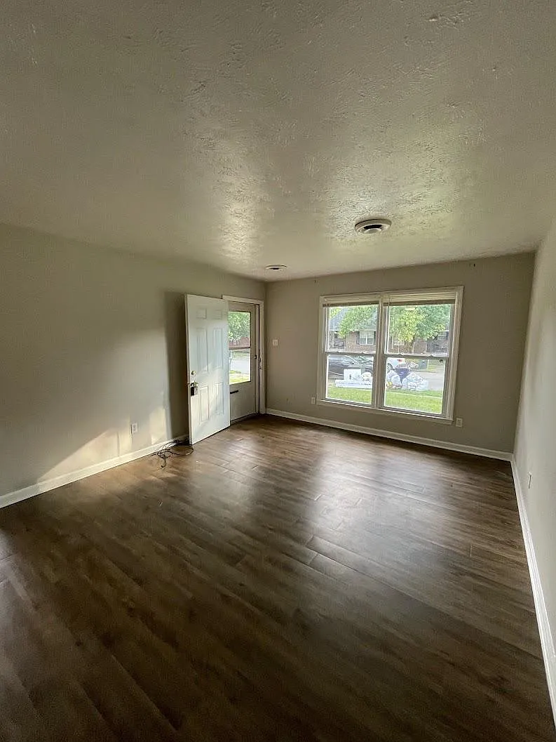 2 bed, 990 sqft, $1,275 — Photo 4
