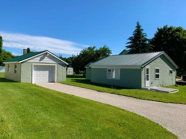 179 W Elliott St, Saint Ignace, MI 49781