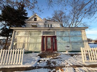 319 W Washington St, Clinton, IL 61727