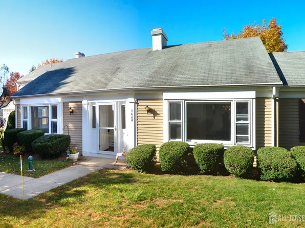 568 Thorton Ln #A, Monroe Township, NJ 08831