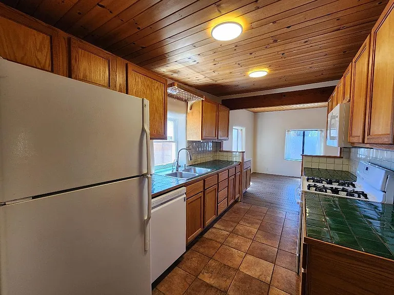 212 Tesuque Dr — Photo 5