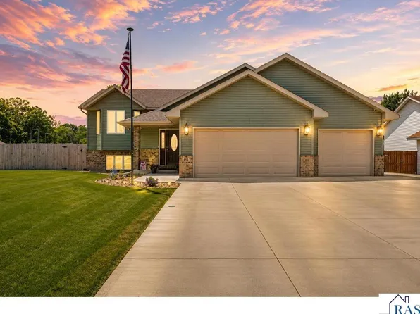 895 Lee St NE, Owatonna, MN 55060
