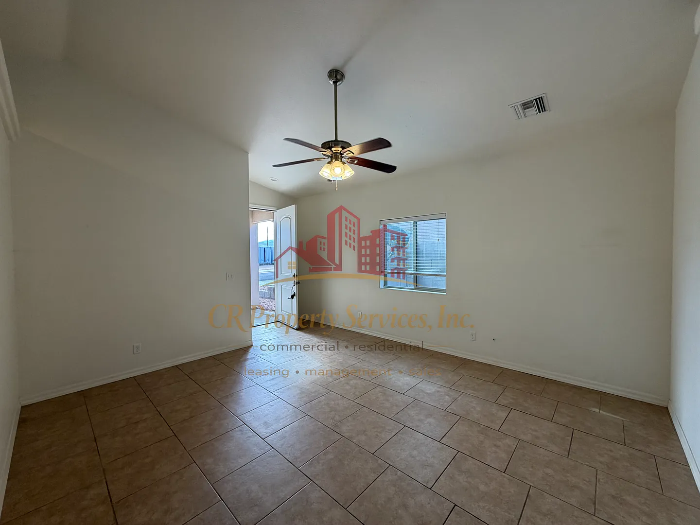 Beautiful 3 Bed, 2 Bath Home with RV Gate Access — Photo 2