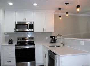 87 Chestnut St APT C, Bethel, CT 06801