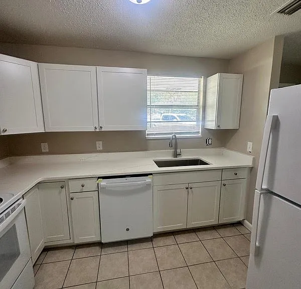 2495 N Sparkman Ave #B — Photo 4