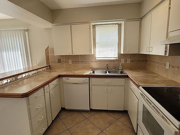 3rd image of 3242 Courtland Blvd