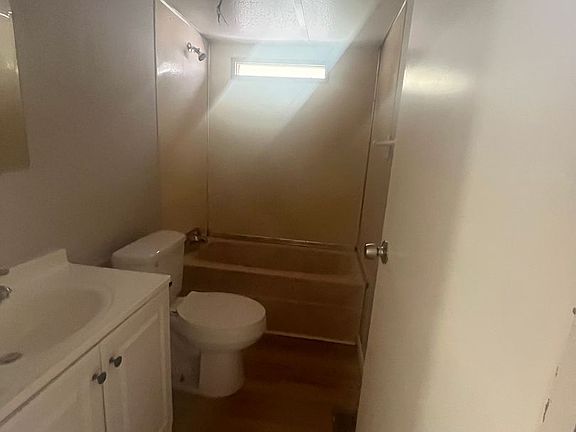 5th image of 1705 Leonard Dr