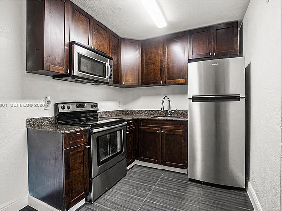 4th image of 37 SW 14th St #16