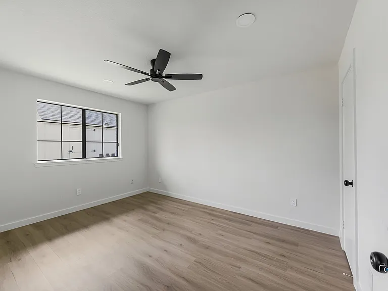 Secondary bedroom