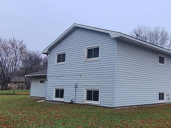 3rd image of 813 Pleasantview Dr SE